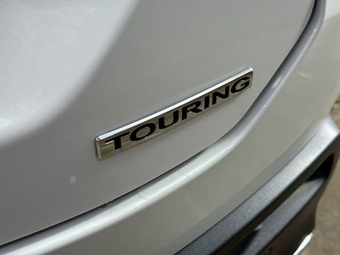 Used 2024 Honda Pilot Touring image 2