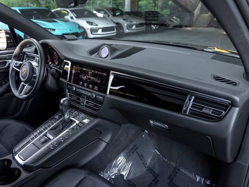 Certified 2021 Porsche Macan AWD/4WD image 56
