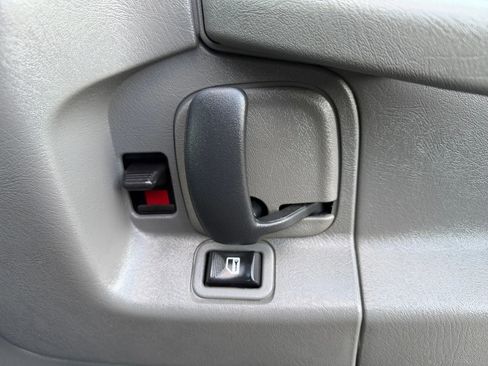 Used 2014 GMC Savana 2500 RWD image 19