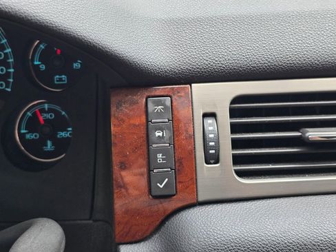 Used 2009 Chevrolet Avalanche LT AWD/4WD image 25