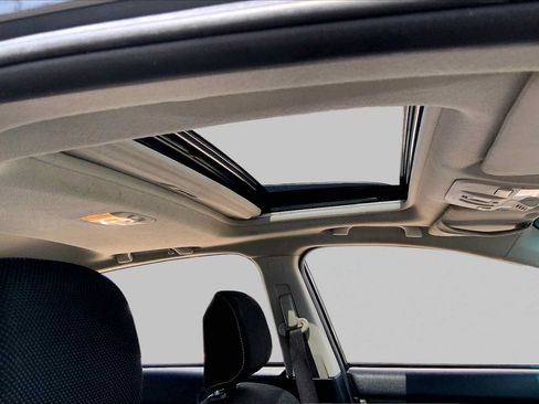 Used 2015 Subaru Crosstrek 2.0i Premium w/ Moonroof Package AWD/4WD image 12