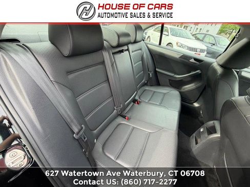Used 2017 Volkswagen Jetta SE FWD image 40