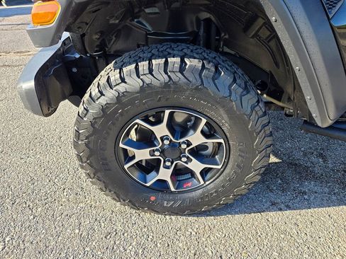 Used 2018 Jeep Wrangler Unlimited Rubicon w/ Safety Group AWD/4WD image 12