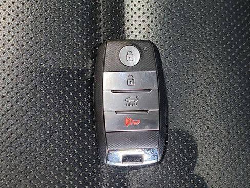 Used 2016 Kia Sorento SX image 32