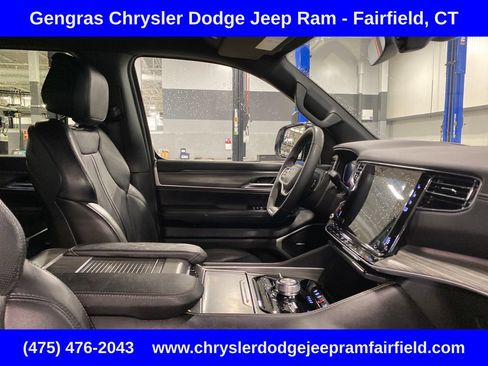 Certified 2024 Jeep Wagoneer Series III AWD/4WD image 45