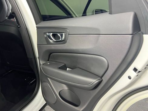Used 2022 Volvo XC60 B5 Inscription w/ Advanced Package image 29