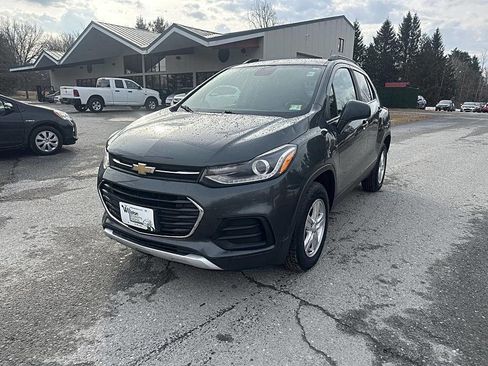 Used 2020 Chevrolet Trax LT w/ LT Convenience Package image 1