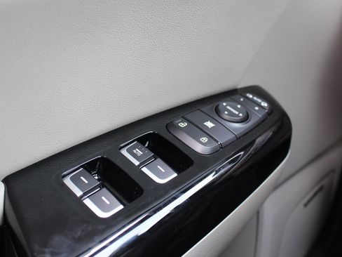 Certified 2022 Kia Sportage EX w/ EX Technology Package image 25