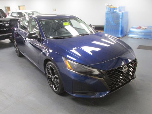 Used 2023 Nissan Altima 2.5 SR image 3