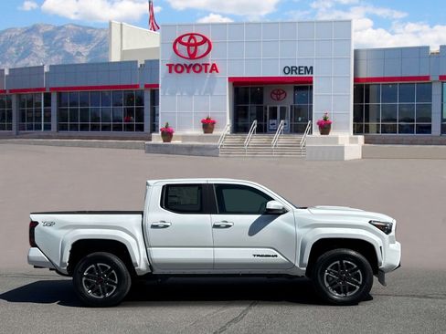 Used 2026 Toyota Tacoma TRD Sport AWD/4WD image 3
