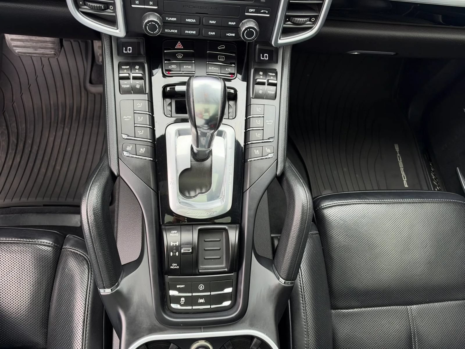 Used 2017 Porsche Cayenne AWD/4WD image 34