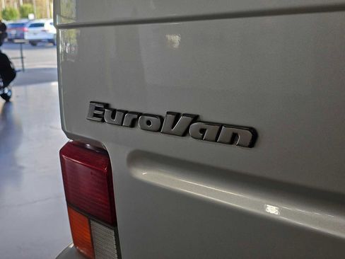 Used 2003 Volkswagen Eurovan MV image 16