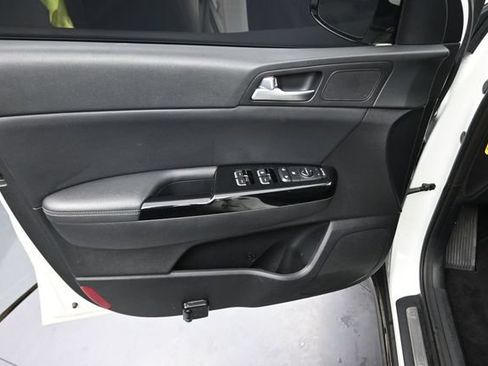Used 2020 Kia Sportage S w/ Option Group 020 FWD image 15