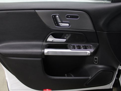 Used 2021 Mercedes-Benz GLB 250 image 11