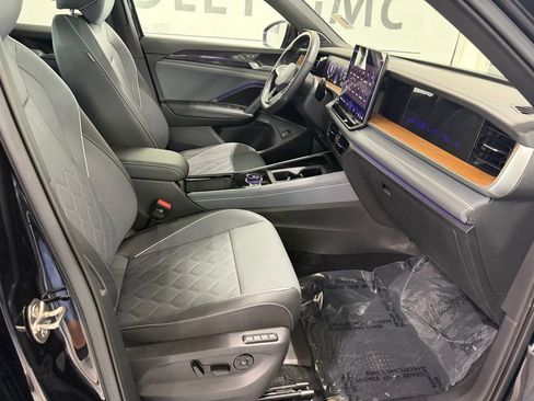 Used 2025 Volkswagen Tiguan SEL R-Line AWD/4WD image 33