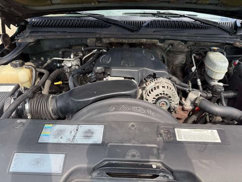 Used 2003 Chevrolet Suburban 2500 LT w/ LT Preferred Equipment Group AWD/4WD image 18