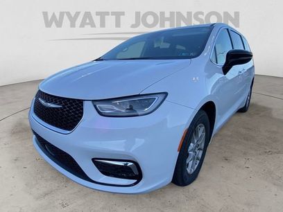 Used 2024 Chrysler Pacifica Touring-L