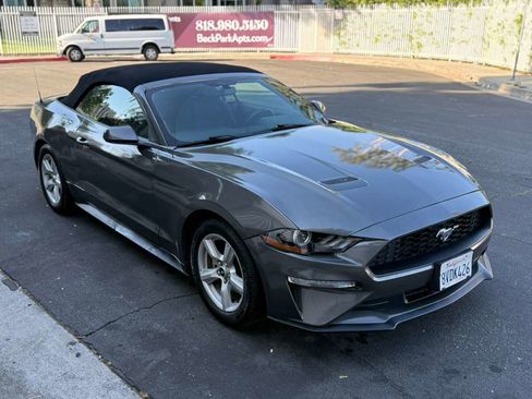 Used 2019 Ford Mustang Convertible RWD image 9