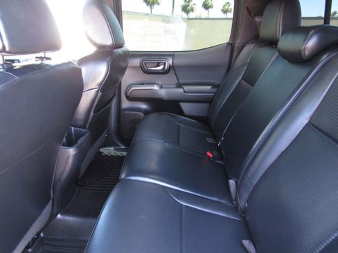 Used 2019 Toyota Tacoma TRD Off-Road AWD/4WD image 13