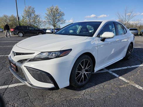 Used 2022 Toyota Camry SE image 11