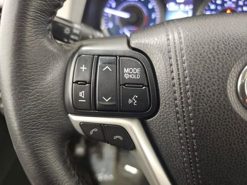 Used 2018 Toyota Sienna XLE image 18