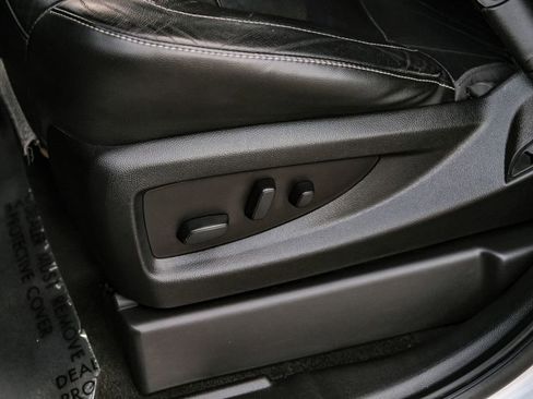 Used 2018 Chevrolet Suburban LT image 34