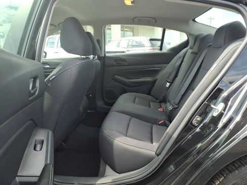 Used 2025 Nissan Altima 2.5 SV FWD image 12