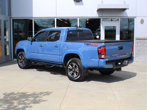 Used 2019 Toyota Tacoma TRD Sport AWD/4WD image 8