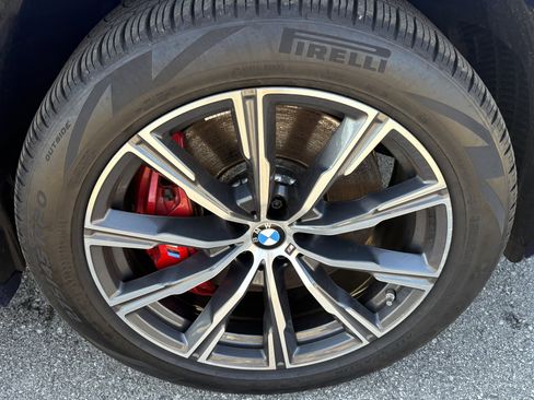 Used 2025 BMW X5 M60i w/ Climate Comfort Package image 14