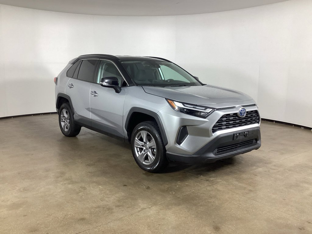 Used 2024 Toyota RAV4 XLE AWD/4WD image 3