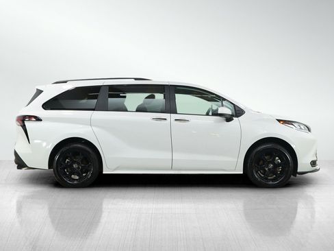 Certified 2026 Toyota Sienna XLE Woodland Edition AWD/4WD image 6