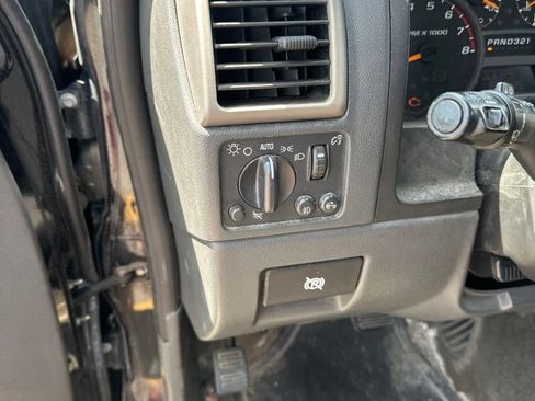 Used 2005 Chevrolet Colorado LS AWD/4WD image 14