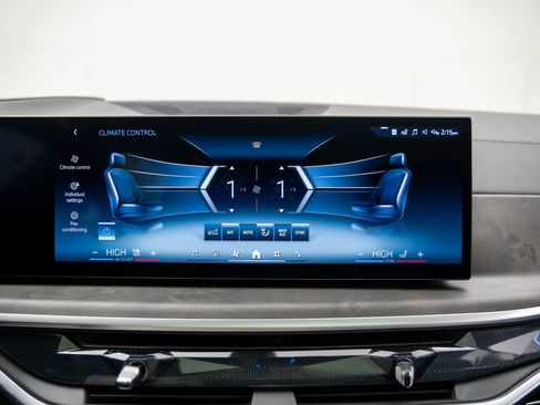 New 2026 BMW X5 xDrive50e w/ Executive Package image 28