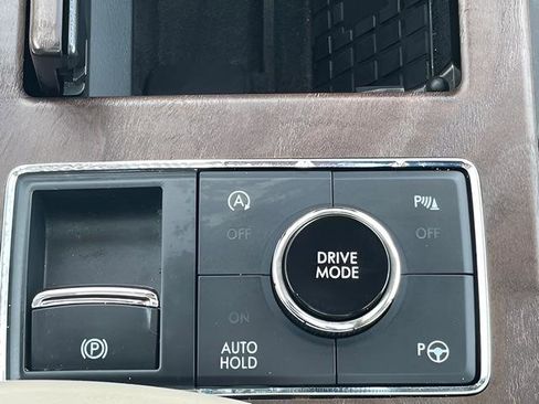 Used 2021 Lincoln Navigator L Reserve w/ Luxury Package AWD/4WD image 32