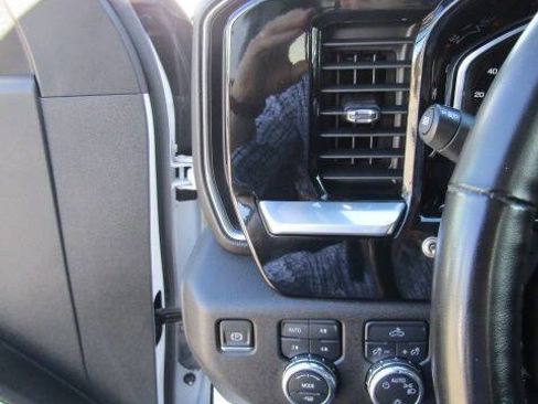 Used 2024 GMC Sierra 1500 SLE w/ X31 Off-Road Package image 17