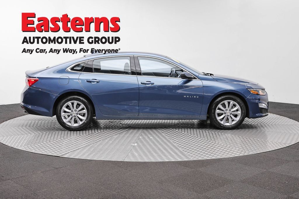 Used 2025 Chevrolet Malibu LT FWD image 4
