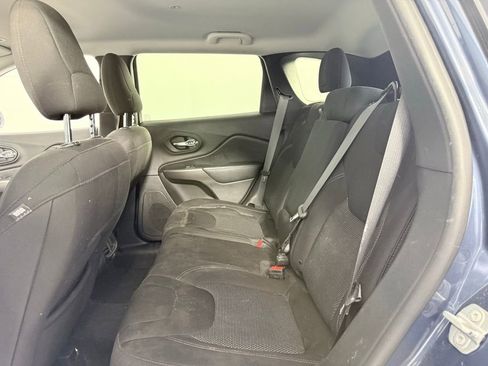 Used 2019 Jeep Cherokee Latitude w/ Popular Appearance Group image 22