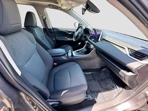 Used 2025 Toyota RAV4 XLE w/ Convenience Package FWD image 27