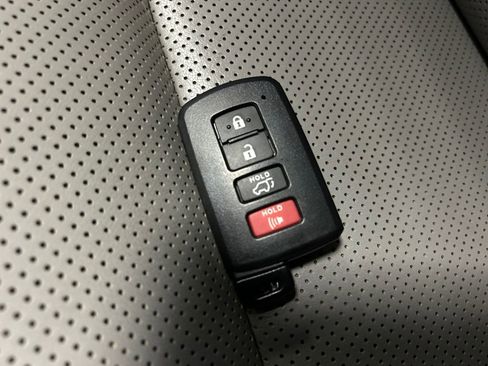 Used 2018 Toyota Highlander AWD V6 image 33