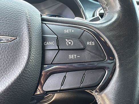 Used 2015 Chrysler 200 S FWD image 19