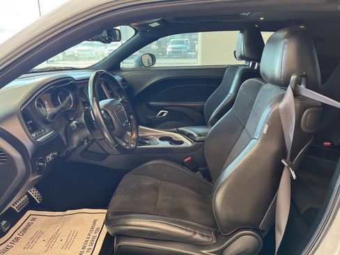 Used 2022 Dodge Challenger R/T w/ Plus Package image 10