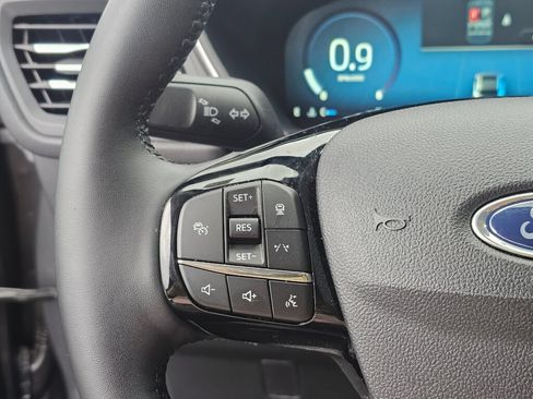 Certified 2025 Ford Escape Platinum AWD/4WD image 23