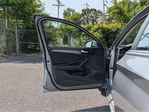 Used 2024 Volkswagen Jetta SE FWD image 10