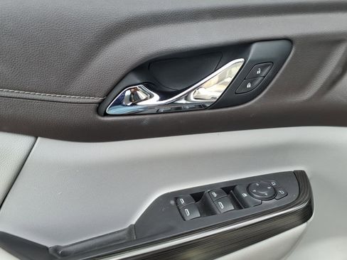 Used 2019 GMC Acadia SLT w/ LPO, Floor Liner Package image 8