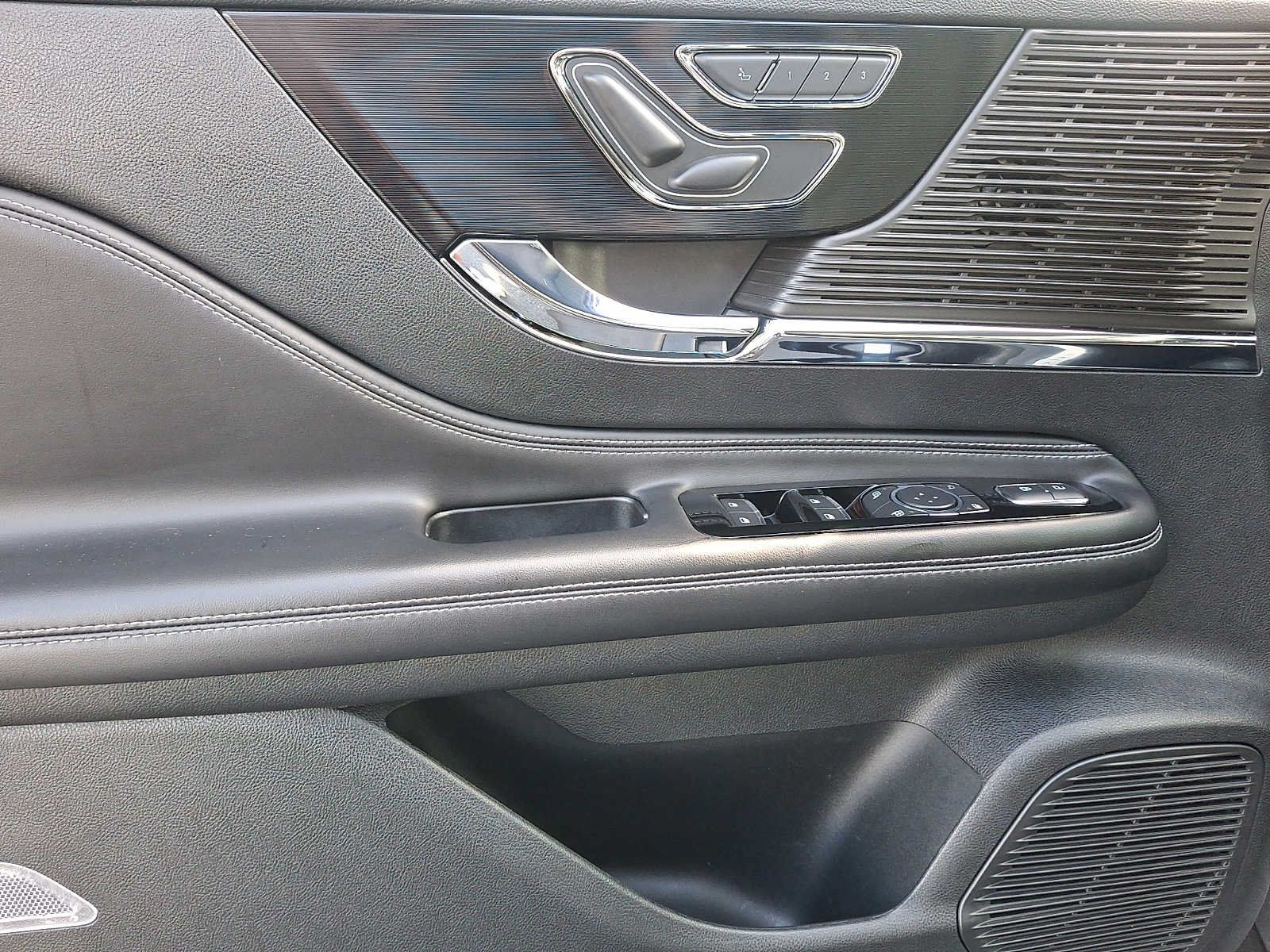 Used 2021 Lincoln Corsair AWD w/ Equipment Group 101A image 12