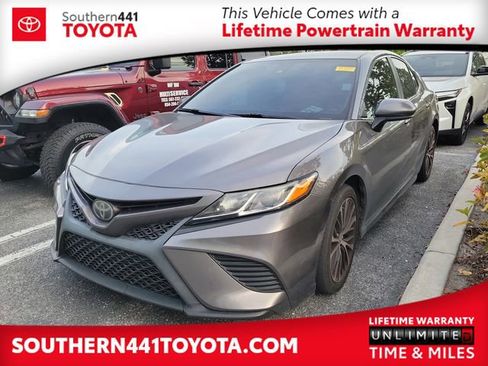 Used 2020 Toyota Camry SE FWD image 1