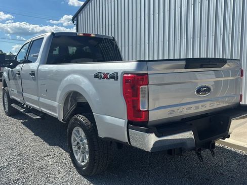 Used 2019 Ford F250 XLT AWD/4WD image 3