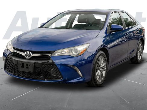 Used 2015 Toyota Camry SE w/ Moonroof Package FWD image 5