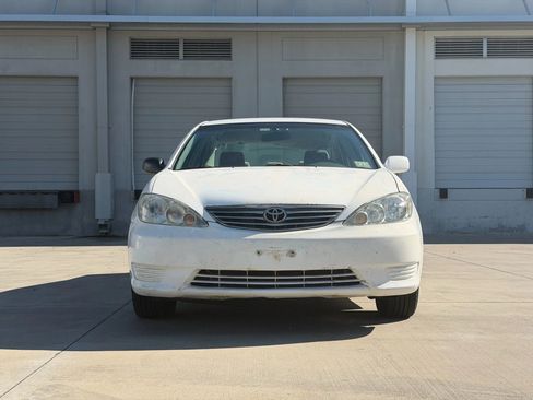 Used 2005 Toyota Camry XLE image 3