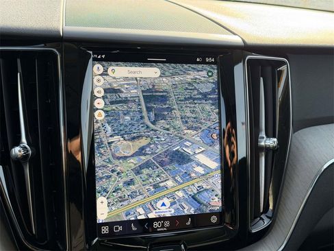 Used 2025 Volvo XC60 B5 Plus image 3